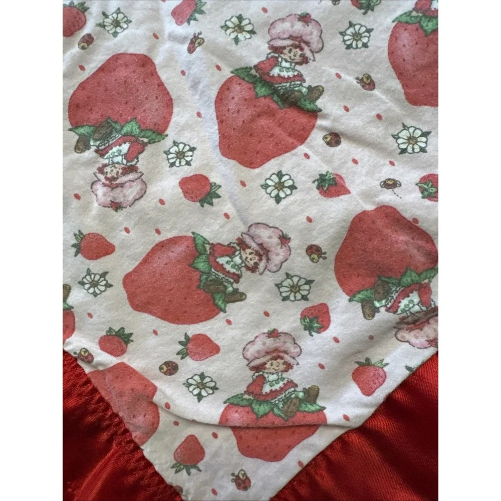 Vintage‎ 70s Strawberry Shortcake Flannel Blanket with Satin Trim Toddler Girls